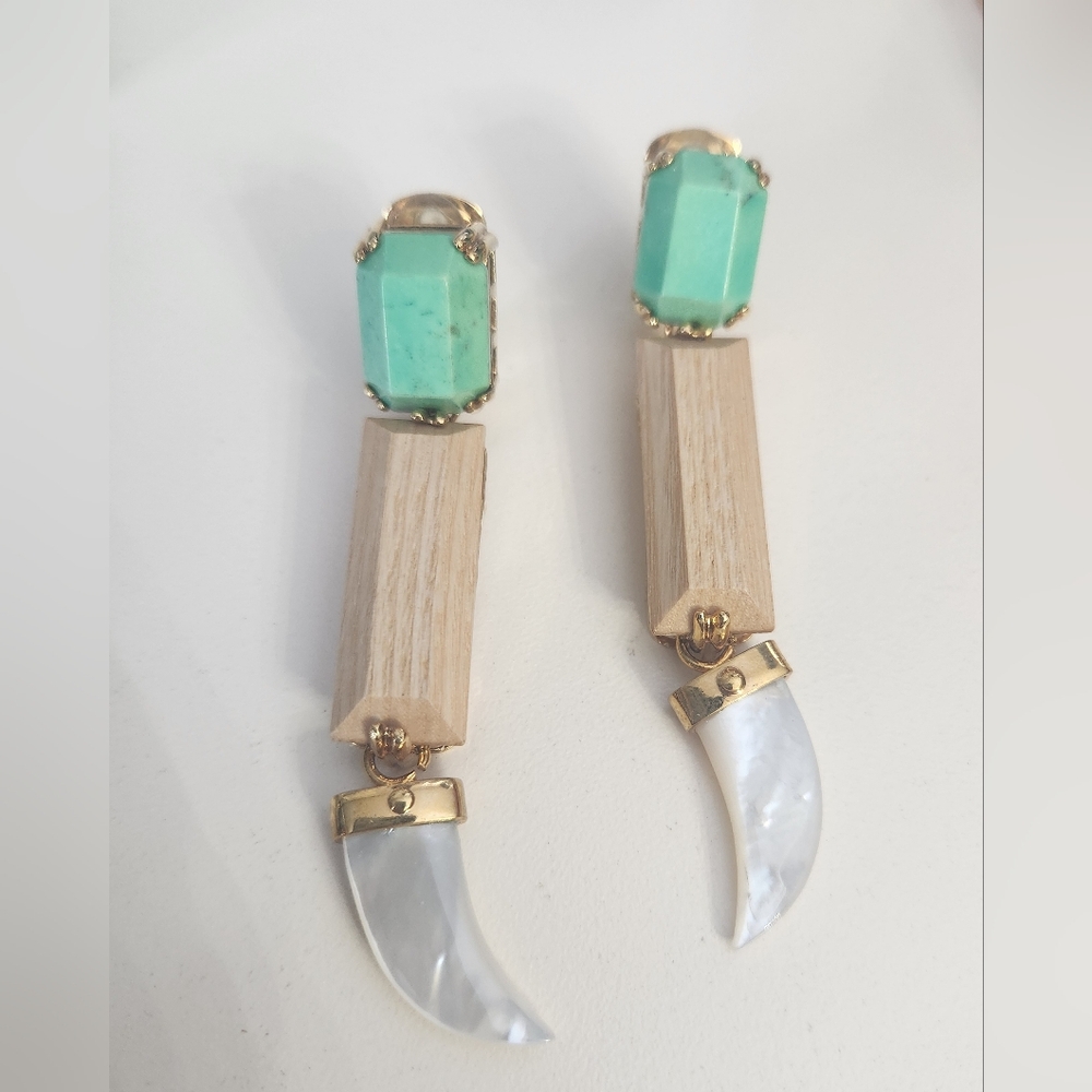 House of lavande gold tone green stone mother of pearl horn clip on earrings